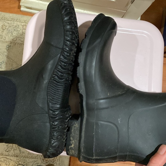 BOGS: Waterproof and weather resistant Slip-Ons; very GOOD condition..! - Picture 9 of 12